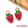 Vista macro de colgante de fresa 6x11x6mm para bisutería DIY con medidas reales - Dije de Fresa Roja Pequeña (T1607)
