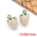 Colgante de fresa de esmalte blanco de 11x18x11mm con detalles dorados para joyería DIY - Dije de Fresa Blanca Extra Grande (T1609)