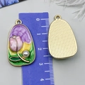 Détail du pendentif fleur tulipe émaillée avec perle et mesure de taille réelle - Violet Jaune Perle Artificielle Rose (24437)