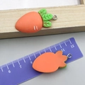 Ciondoli carota in resina per gioielli fai da te con trama arancione e foglie verdi - Carota di Verdura in Resina Arancione 17x35mm (24230)