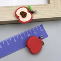 Ciondolo a mela rossa in resina per gioielli fai-da-te con dettagli di polpa e semi - Mela in Resina Rossa 23x28mm (24231)