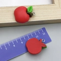 Ciondolo mela rossa in resina con foglia verde per braccialetti e portachiavi fai-da-te - Mela in Resina Rossa 20x24mm (24238)