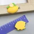 Ciondolo limone giallo in resina con foglia verde e anello d'argento per gioielli DIY - Limone in Resina Gialla 22x30mm (24242)