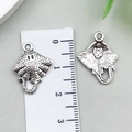 Vintage silver alloy manta ray charm with detailed textured finish for DIY jewelry - Manta Ray Shape (22295)