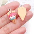 Charmant pendentif glace en résine avec couches crème rose-bleu et anneau en métal argenté - Cône Multicouche Jaune (24460)