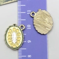 Vue détaillée du pendentif fruit avec échelle de mesure pour création de bijoux DIY - Jacquier en Émail Jaune