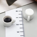 Miniatur Kaffeetassen Anhänger aus Harz für DIY Bastelarbeiten, 1,2 cm Größe - Weißer 3D Kleiner Stil