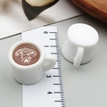Miniatur-Kaffeetassen-Anhänger aus Harz mit weißem Herz-Latte-Art-Muster für Bastler - Weißer 3D Fünf-Schichten Herz Latte Art Stil