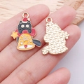 Pendentifs de Noël en émail avec chat noir et cloches dorées pour la création de bijoux - Chat avec Flocon et Cloche Jaune (25250)