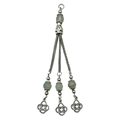 Ethno-Böhmen-Silberanhänger mit blauen Perlen und keltischen Metallquasten-Knoten - Weiße Perle Keltischer Knoten Quastenstil (21110)