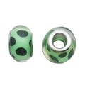 Deux perles en résine vert clair à gros trous avec pois noirs et cœurs en métal argenté - Style à Pois (13136) / 1 Pièce (13mm, Trou 5mm) / Vert