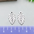 Pendentifs feuilles en alliage argenté antique pour bijoux DIY avec détails nervurés - Feuille à Veines Fines (11315)