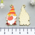 Emaille kabouter hanger met gestreepte muts en pompoen, voor- en achterkant - Oranje Pompoen Herfstkabouter (21714) / 30x15mm