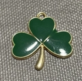 Pendentif trèfle vert avec bordure en alliage doré pour bijoux DIY et artisanat - Trèfle Grand Format Or KC Vert Foncé (22382)