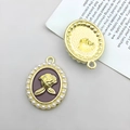 Ciondolo ovale fai-da-te con rosa in smalto viola e perle bianche su lega dorata - Rosa di Perla Grigia Placcata (16x21mm) (15898)
