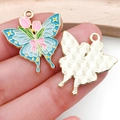 Pendentif papillon bleu avec tulipe rose et dos doré texturé pour bijoux DIY - Style de Papillon à Motifs (18108)