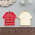 Ciondolo a forma di maglietta rossa con citazione e retro testurizzato oro per DIY - T-shirt Rock Rossa (21788)