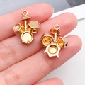 Detailaufnahme goldener Schlagzeug-Anhänger aus Legierung für DIY-Schmuck und Basteln - Schlagzeug (20934)
