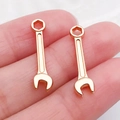 Mini ciondoli a chiave inglese in oro rosa per gioielli fai-da-te e portachiavi - Stile Chiave Inglese (20429)
