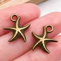 Deux breloques étoile de mer en bronze pour bijoux DIY tenues en main pour la taille - Style Étoile de Mer (1675)