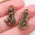 Paire de breloques sirène en bronze antique avec écailles détaillées pour bijoux DIY - Style Sirène (20718)