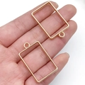 Rechteckige goldene Hohlrahmen-Anhänger in der Hand für DIY-Schmuckherstellung - KC Gold Rechteckig Stil