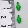 Perles de feuilles en acrylique vert transparent pour bijoux DIY, 13mm avec trou central - Style Mini Feuille (21950)