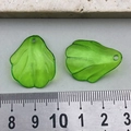 Pendentifs de feuilles vertes translucides en résine pour bijoux DIY avec texture veinée - Feuille de Coquillage en Acrylique Vert (22144)