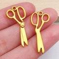 Set van twee gouden schaar-bedeltjes van legering voor DIY-sieraden en sleutelhangers - Antiek Goud Kleine Schaar Stijl (20228)