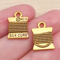 Gouden naaigarenspoel hanger met NO.10 gravure voor DIY sieraden maken - Antiek Goud Spoel Stijl (20234)