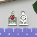 DIY Legierung Rosen-Anhänger-Set in Emaille und Silber für Armbänder und Schlüsselanhänger - Rote Rose (21909) / 9x18mm
