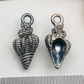 Pendentif en forme de coquillage argent antique avec règle de mesure précise - Style Conque Noire (8603)