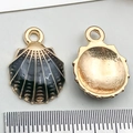Pendentif coquillage en émail bleu et alliage plaqué or avec règle de mesure - Style Coquille Noire (8604)