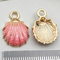 Pendentif coquillage émaillé rose doré pour bijoux DIY avec règle pour échelle de taille - Style Coquille Rose (8605)