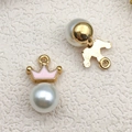 Pendentif perle couronne en émail rose et alliage doré pour bijoux faits main - 9x18mm / Perle de couronne rose