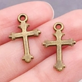 Set mit zwei antiken Bronze-Kreuzanhängern aus Legierung für DIY-Schmuck und Ketten - Kreuz Stil (20309)