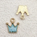 Pendentif couronne dorée avec émail bleu clair pour bijoux et colliers DIY - 11x12mm / Couronne Bleu Lac Nacré