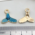 Pendentif queue de sirène en émail bleu et finition dorée pour bijoux DIY - Style Queue de Sirène Bleue (10967)