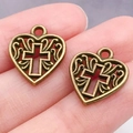 Set de dos colgantes de cruz corazón en bronce vintage para crear joyería DIY - Estilo Cruz Corazón Calada (20318)