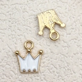 Pendentif couronne dorée avec émail blanc et dos texturé pour la création de bijoux DIY - 11x12mm / Blanc Perle Couronne