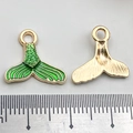 Pendentif queue de sirène en émail vert doré pour la création de bijoux et colliers - Style Queue de Sirène Verte (10969)