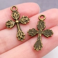 Colgantes de cruz en aleación de bronce vintage con textura de hoja en los dedos - Estilo Cruz (20324)