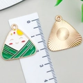 Zongzi hanger van emaille en legering in groen en wit met vergulde zonpatroon rug - Glimlachend Driehoek Zongzi