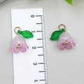 Maiglöckchen-Anhänger aus Acryl mit rosa-violettem Farbverlauf für DIY-Schmuckstücke - Rosa Maiglöckchen Mit Grünem Blatt (22367)
