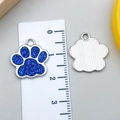 Colgante de huella de perro con purpurina azul oscuro para collares y llaveros - Huella de Animal K Blanca con Brillo Azul (23336)