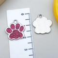 Colgante de huella rosa brillante para collares y llaveros DIY, ancho de unos 2 cm - Huella de Animal K Blanca con Brillo Rosa Fucsia (23333)