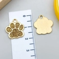 Colgante de metal con huella de perro en purpurina dorada para joyería DIY y mascotas - Huella de Animal KC Dorada con Brillo Amarillo (23326)