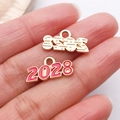 Pendentifs chiffre 2028 DIY en métal or rose et émail rose pour création de bijoux - Rouge Rose 2028