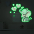 Pegatinas luminosas de pared con elefante y corazones para decorar interruptores de luz - Elefante Dibujos Animados (MG-YK028) / 17x17cm / Verde