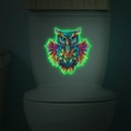 Lichtgevende kleurrijke uil sticker die oplicht in het donker op een toiletdeksel - Groen